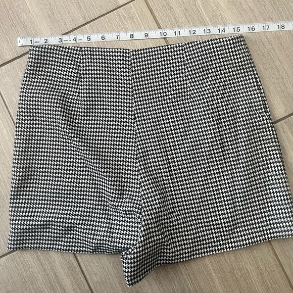 Forever 21 size L shorts - Picture 3 of 3